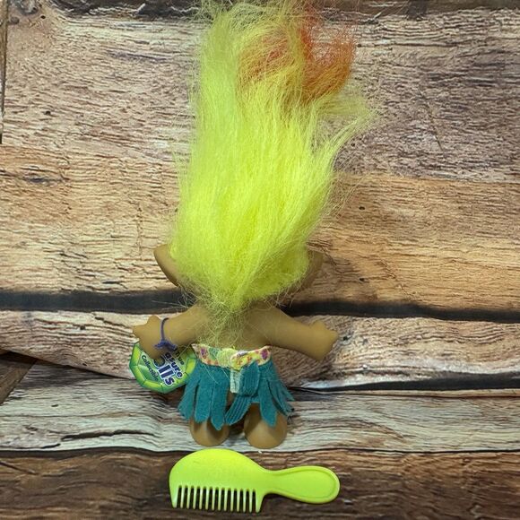 Treasure Trolls Hulu Doll Yellow & Red Hair Hula Skirt Top Brush Comb Galoob - Picture 3 of 7